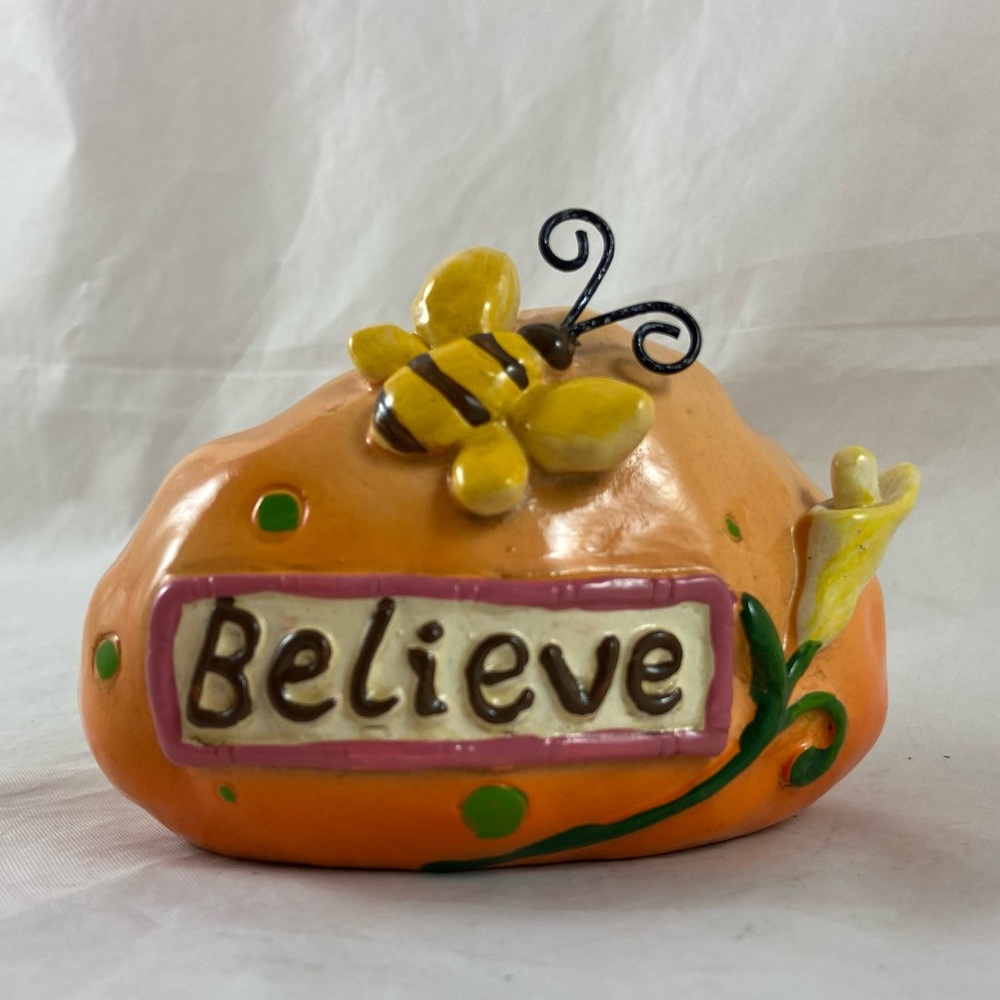 TII Collection Resin Bee On BELIEVE Rock With Flower Decor P5352 4” W x 3” Tall